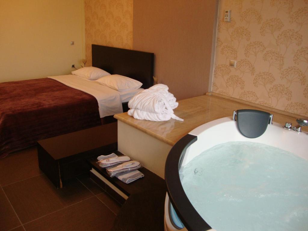 Nymfes Hotel Káto Loutrákion Quarto foto